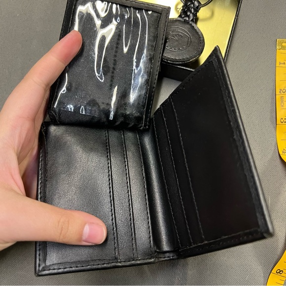 🌴Men’s Boutique Bifold Wallet and Keychain Boxed Tin Set - Picture 6 of 6